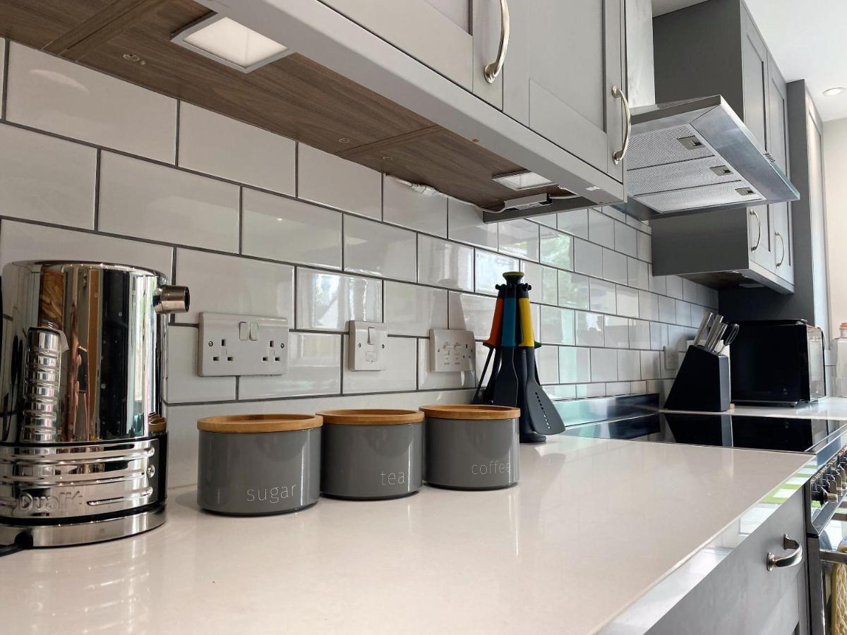 Superb Townhouse Near Vibrant Gloucester Road Bristol Buitenkant foto