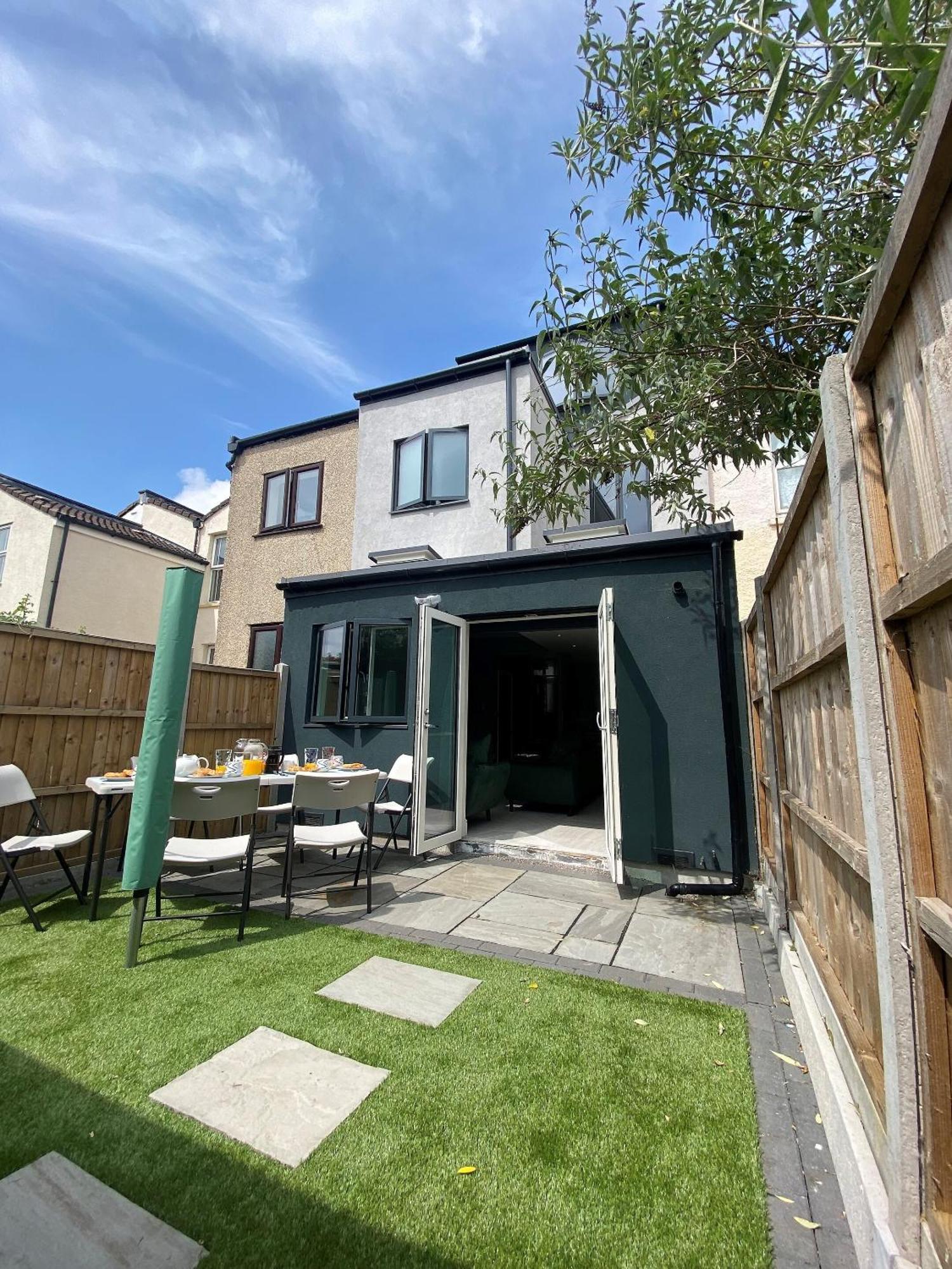 Superb Townhouse Near Vibrant Gloucester Road Bristol Buitenkant foto