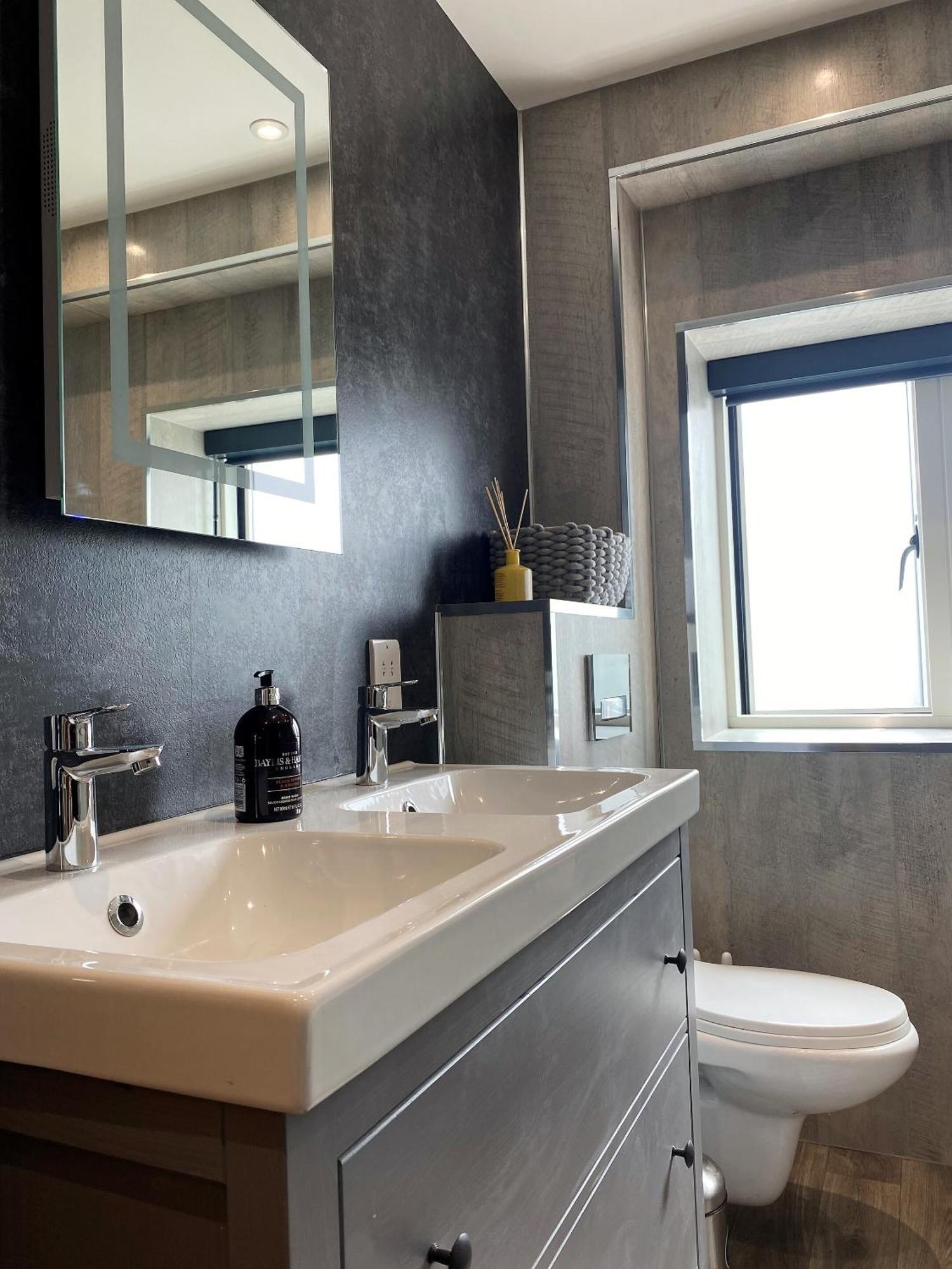 Superb Townhouse Near Vibrant Gloucester Road Bristol Buitenkant foto