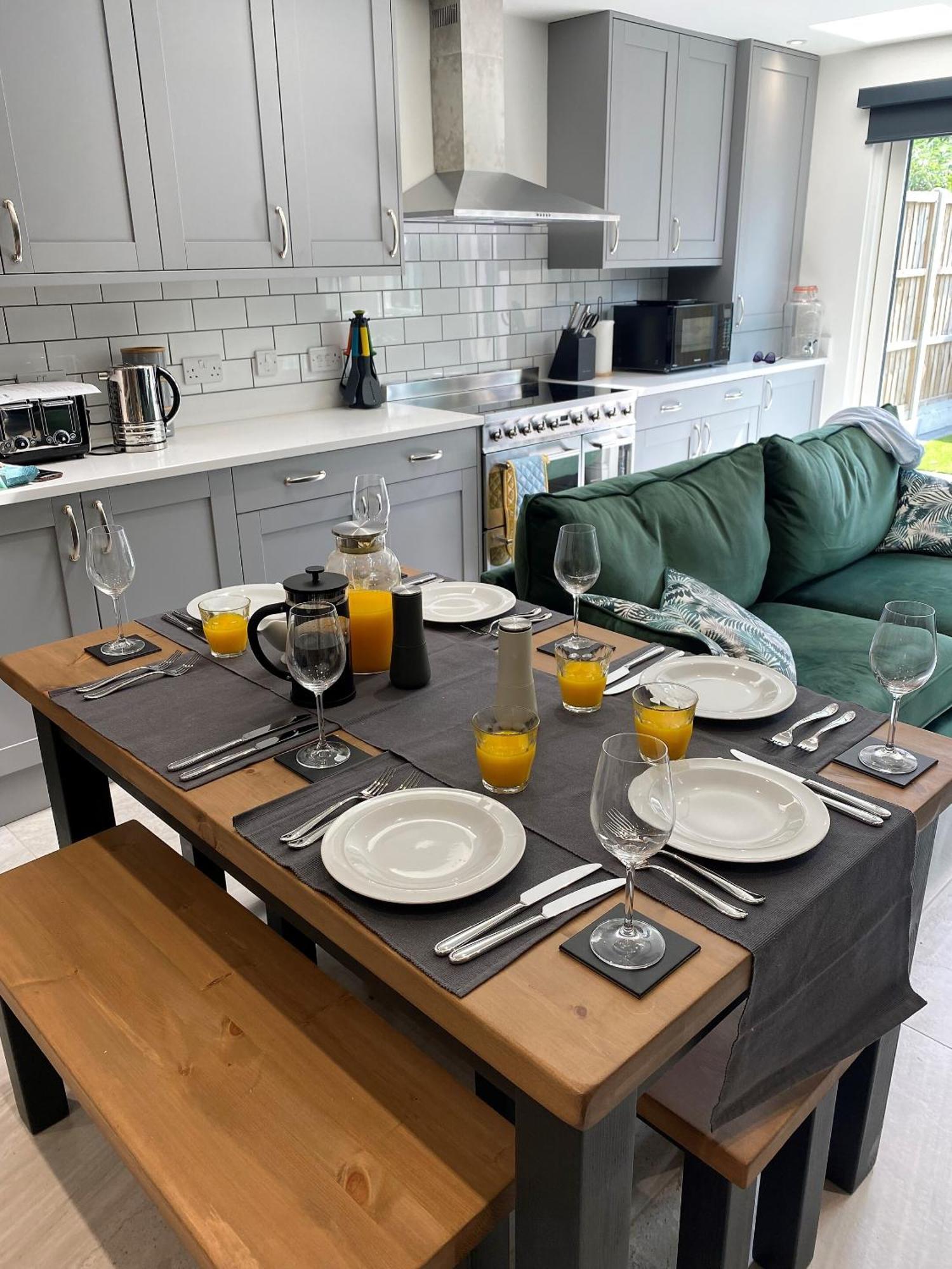 Superb Townhouse Near Vibrant Gloucester Road Bristol Buitenkant foto