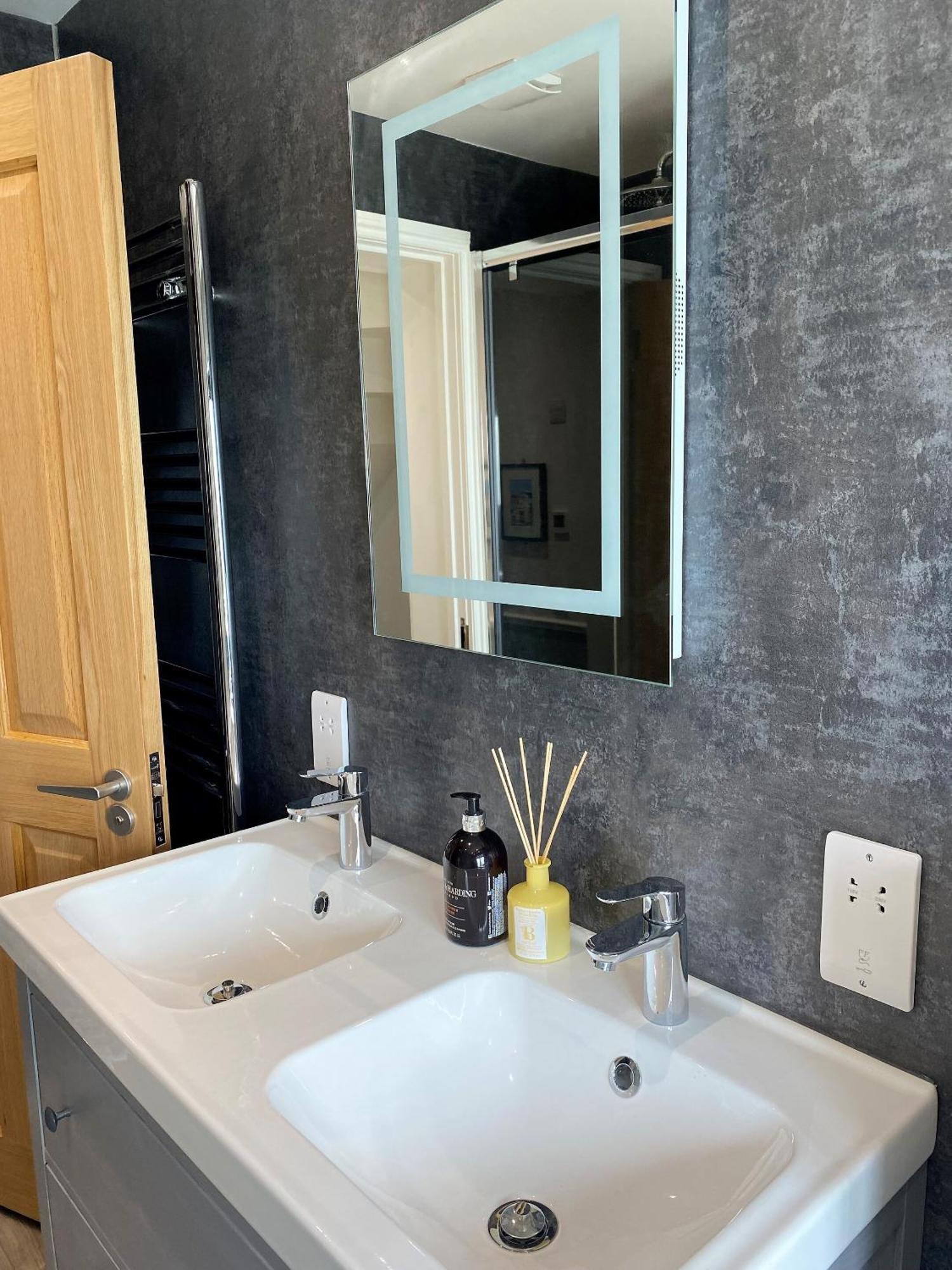 Superb Townhouse Near Vibrant Gloucester Road Bristol Buitenkant foto