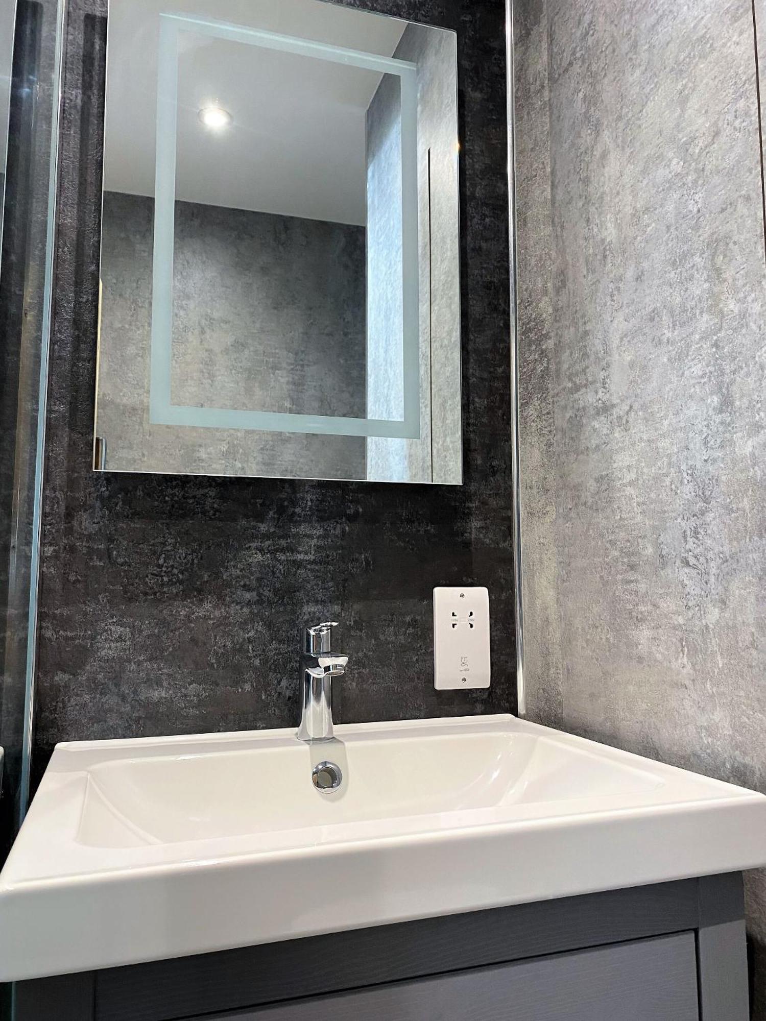 Superb Townhouse Near Vibrant Gloucester Road Bristol Buitenkant foto