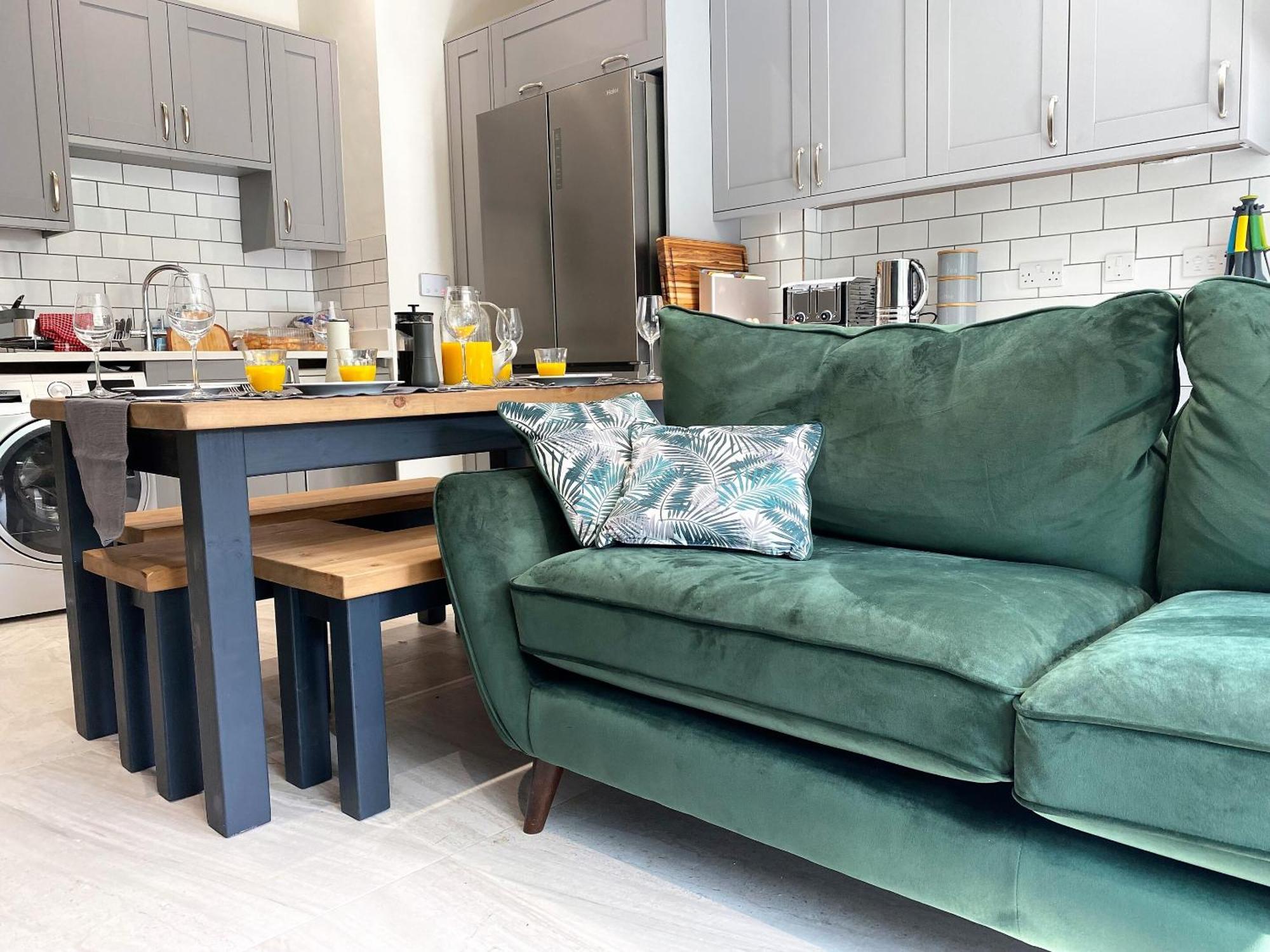 Superb Townhouse Near Vibrant Gloucester Road Bristol Buitenkant foto